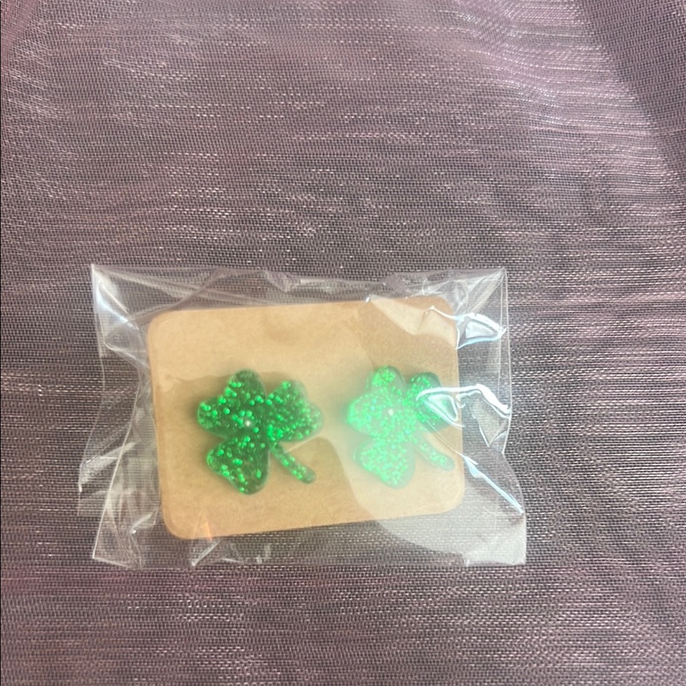 Sweet Shamrock Earrings🍀